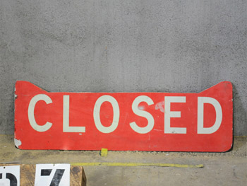Closed Sign (1408)